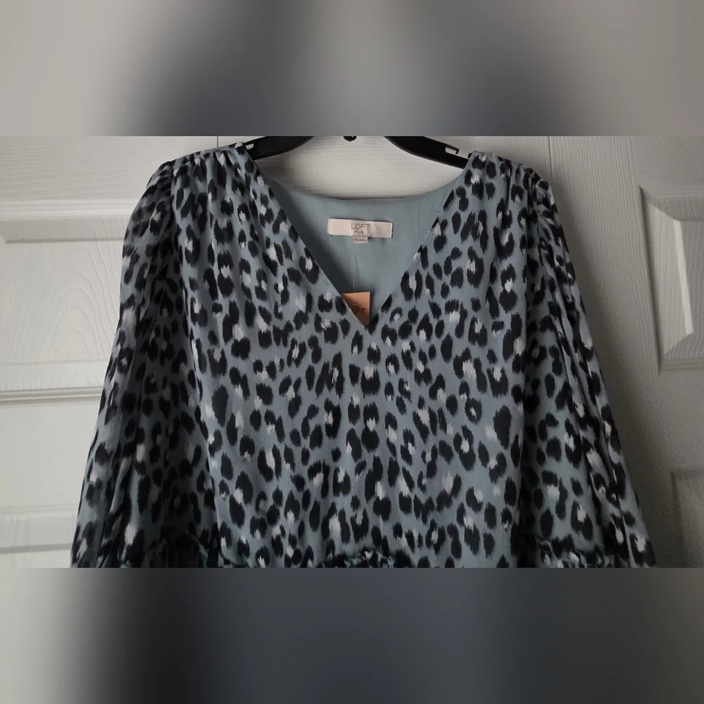 NWT LOFT Blue Leopard Print V-Neck Long Sleeve Dress Size 14